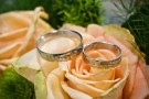 Svatební fotografie prstýnky, detail