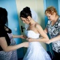 svatební fotograf - oblékání nevěsty
